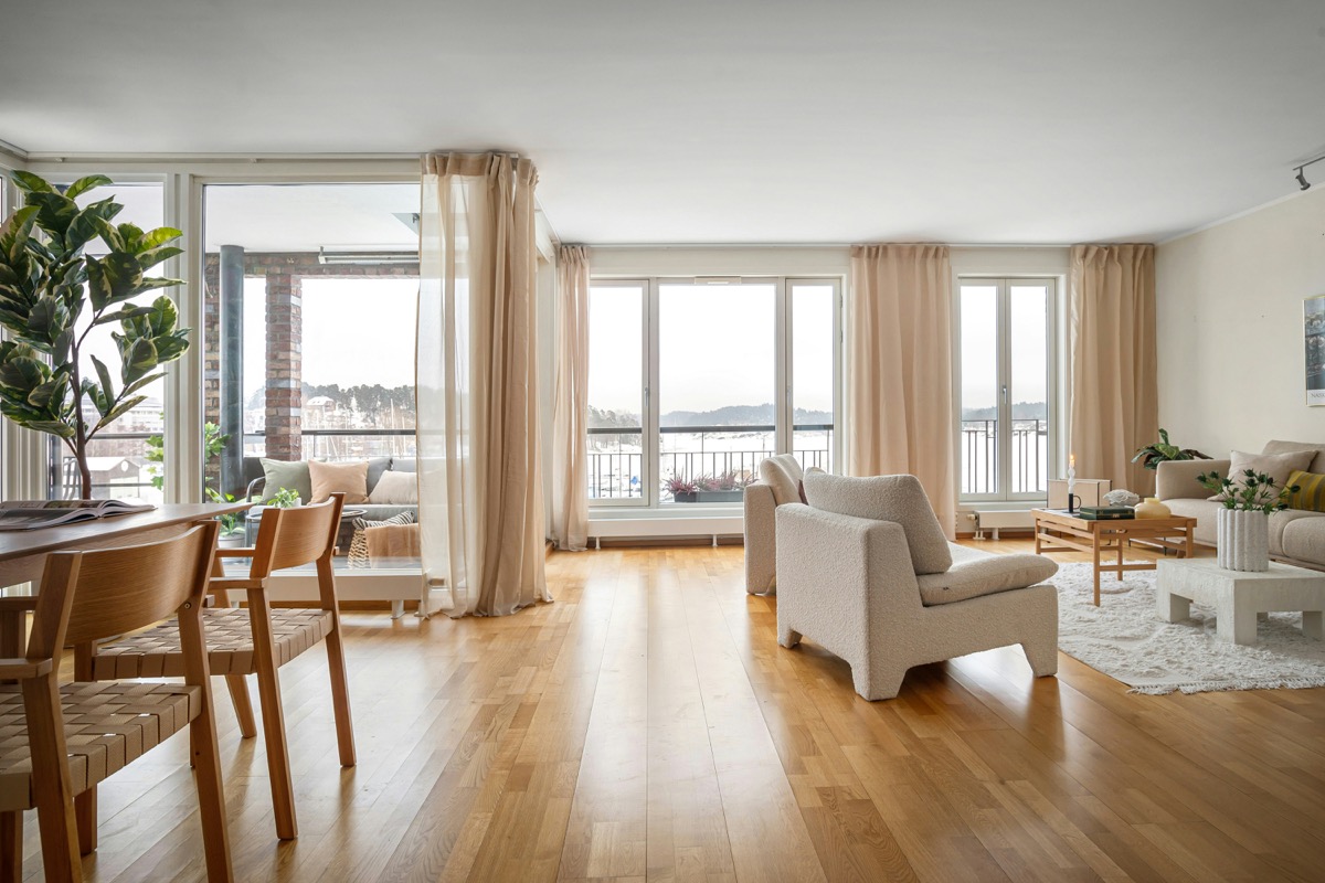 Laminate flooring installed room example