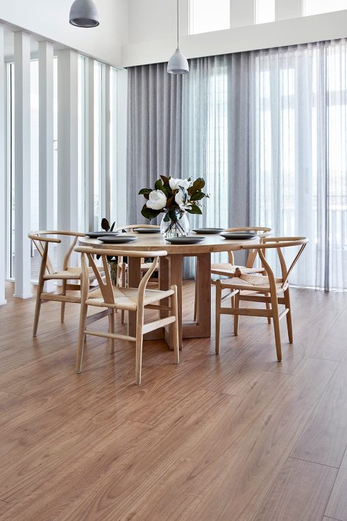 Kronoswiss Aquastop Blackbutt laminate installed room example