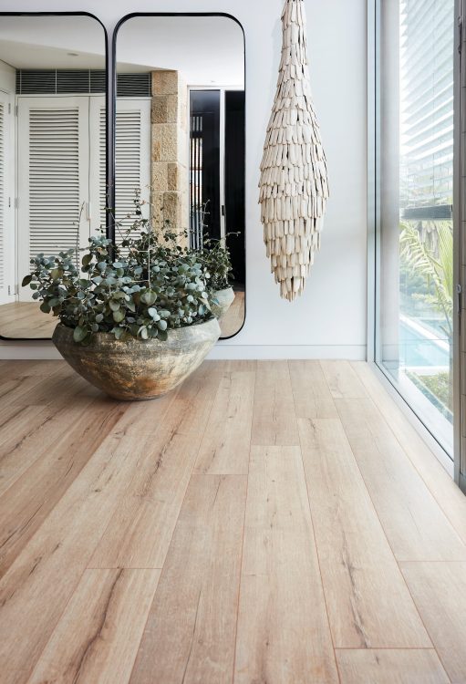 Kronoswiss Aquastop Lugano Oak laminate installed room example