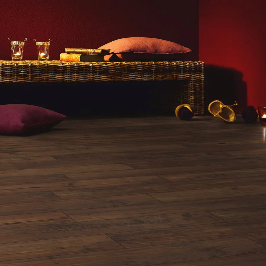 Villeroy & Boch Country Meadow Teak laminate flooring colour swatch